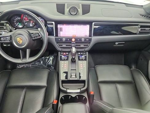 Used 2024 Porsche Macan w/ Premium Plus Package image 19
