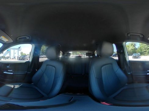 Used 2025 Mercedes-Benz GLA 250 image 43