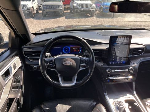 Used 2020 Ford Explorer Platinum w/ Premium Technology Package AWD/4WD image 37