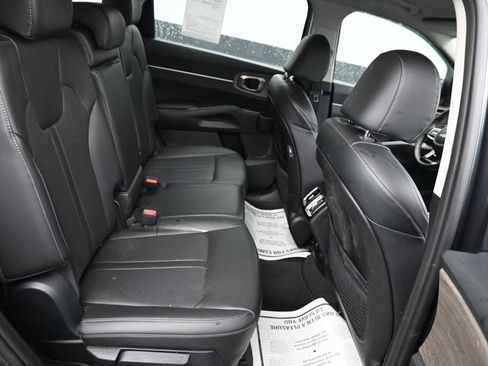 Used 2023 Kia Sorento S image 7
