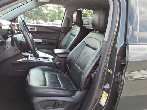 Used 2021 Ford Explorer Limited w/ Equipment Group 301A AWD/4WD image 12