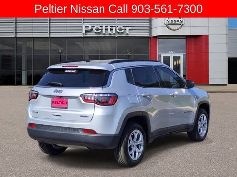 Used 2024 Jeep Compass Latitude AWD/4WD image 6