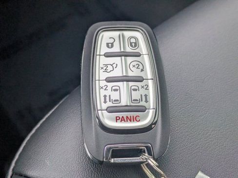 New 2026 Chrysler Pacifica Select image 25