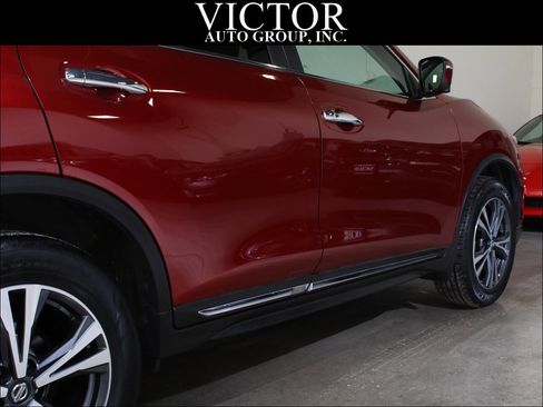 Used 2018 Nissan Rogue SL w/ Premium Package image 13