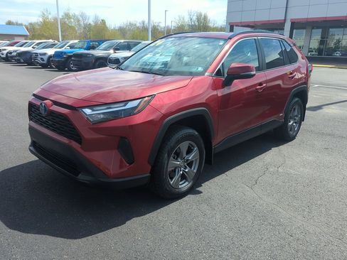 Used 2024 Toyota RAV4 XLE w/ Convenience Package image 4