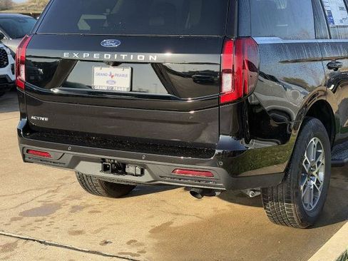 New 2026 Ford Expedition Active image 7