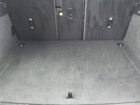 Used 2025 Land Rover Range Rover Velar Dynamic SE image 22