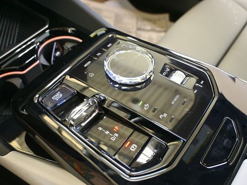 Certified 2024 BMW i5 eDrive40i w/ Executive Package image 25