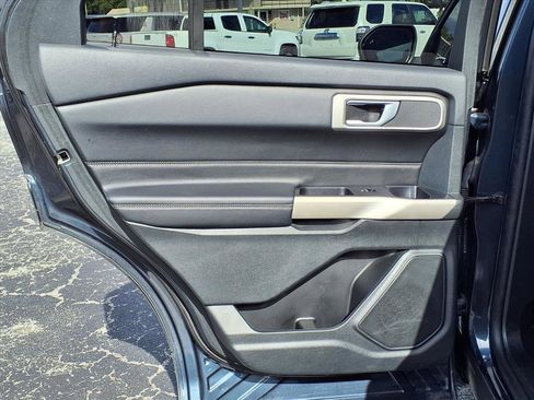 Used 2023 Ford Explorer XLT image 17