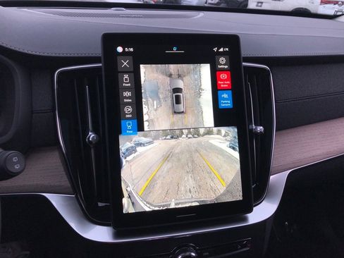 New 2026 Volvo XC90 B6 Plus w/ Protection Package Premier image 25