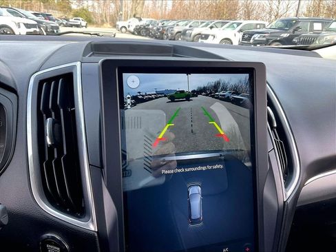 Used 2022 Ford Edge Titanium w/ Equipment Group 301A image 18