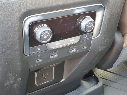 New 2026 Chevrolet Suburban High Country image 21