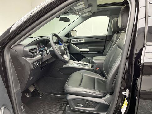 Used 2023 Ford Explorer XLT w/ Equipment Group 202A AWD/4WD image 3