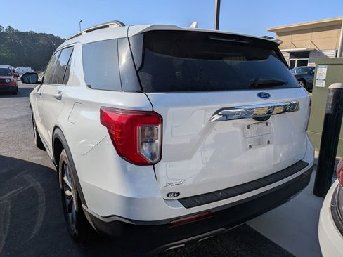 Used 2021 Ford Explorer XLT w/ Equipment Group 202A RWD image 4