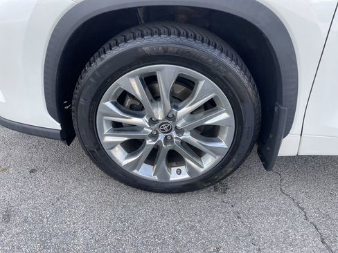 Certified 2020 Toyota Highlander Limited AWD/4WD image 9