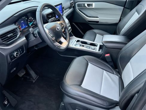 Used 2023 Ford Explorer XLT w/ Equipment Group 202A image 10