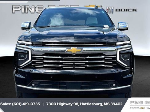 Used 2025 Chevrolet Suburban Premier image 3