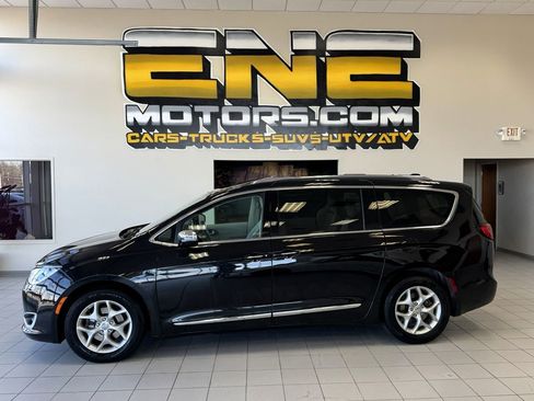 Used 2019 Chrysler Pacifica Limited image 4