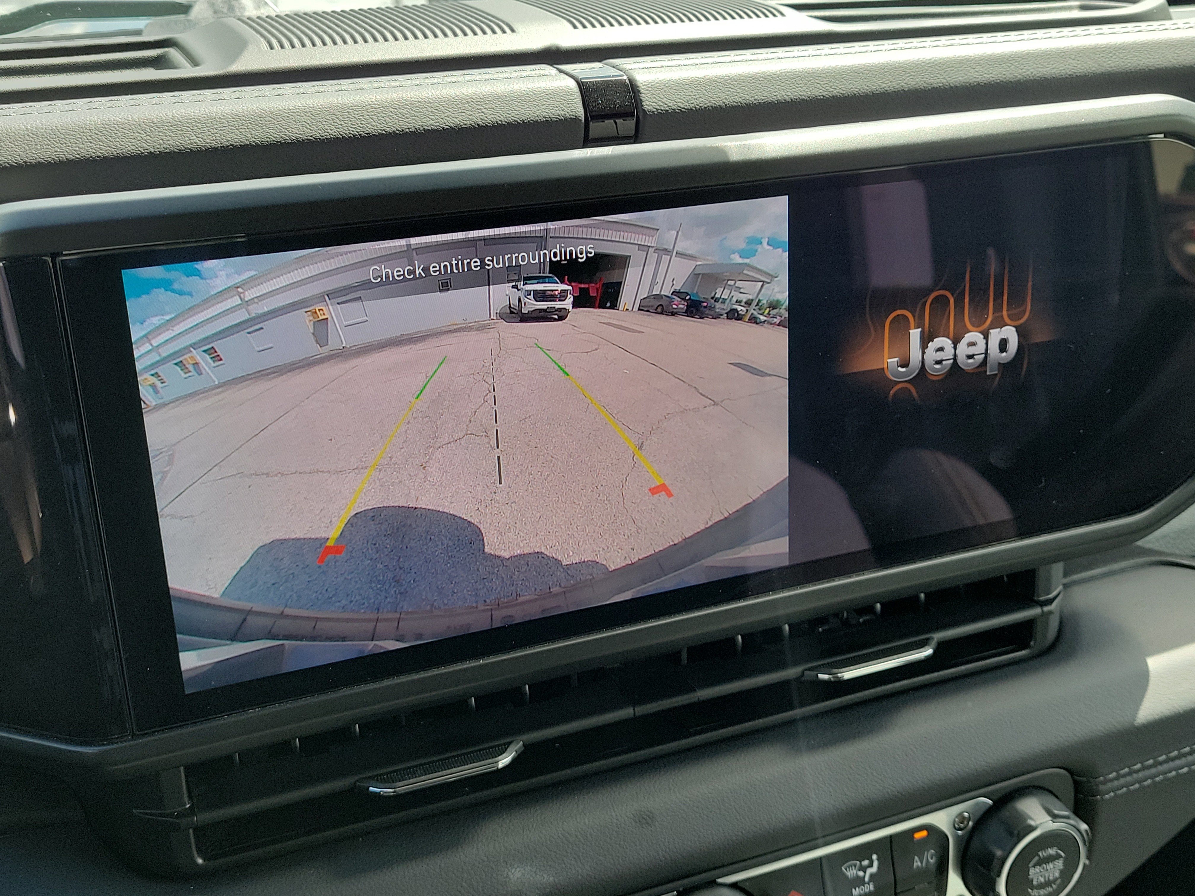 Used 2025 Jeep Wrangler Unlimited Sahara AWD/4WD image 28