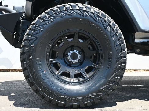 Used 2020 Jeep Gladiator Rubicon AWD/4WD image 9