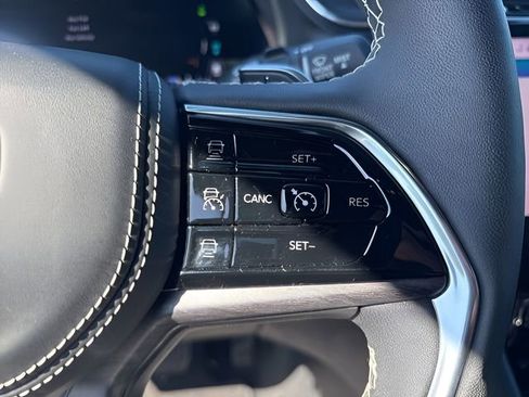 Used 2022 Jeep Grand Cherokee Overland AWD/4WD image 21