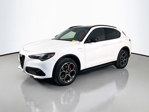 Used 2024 Alfa Romeo Stelvio Veloce AWD/4WD image 3