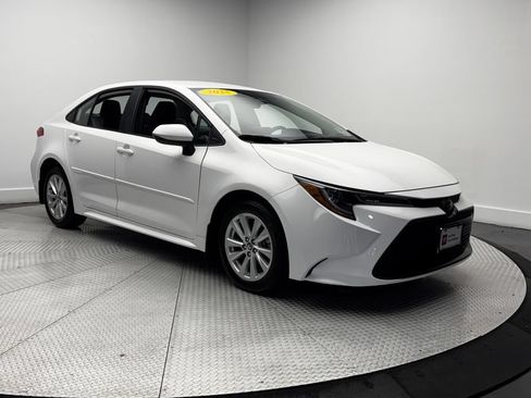 Used 2025 Toyota Corolla LE w/ LE Premium Package FWD image 40