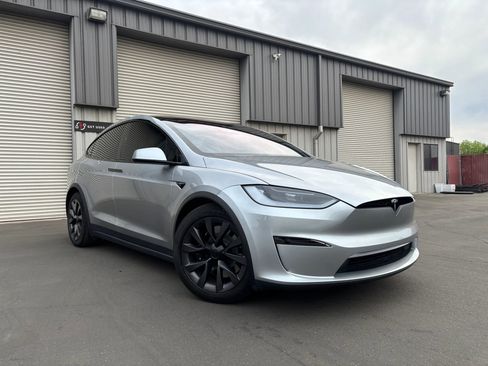 Used 2024 Tesla Model X image 2