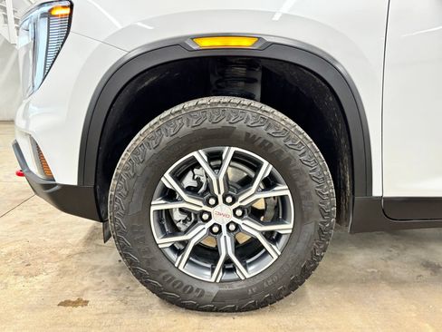 Used 2025 GMC Acadia AT4 w/ Luxury Package AWD/4WD image 9