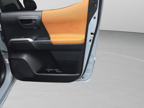 Used 2019 Toyota Tacoma SR5 image 36