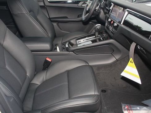 New 2026 Porsche Macan image 25