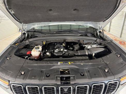 Used 2022 Jeep Grand Cherokee Limited w/ Luxury Tech Group II AWD/4WD image 34