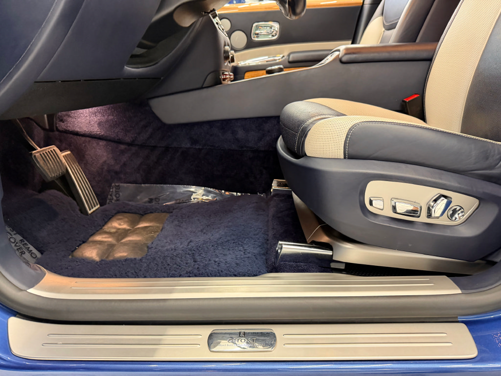 Used 2019 Rolls-Royce Ghost RWD image 34