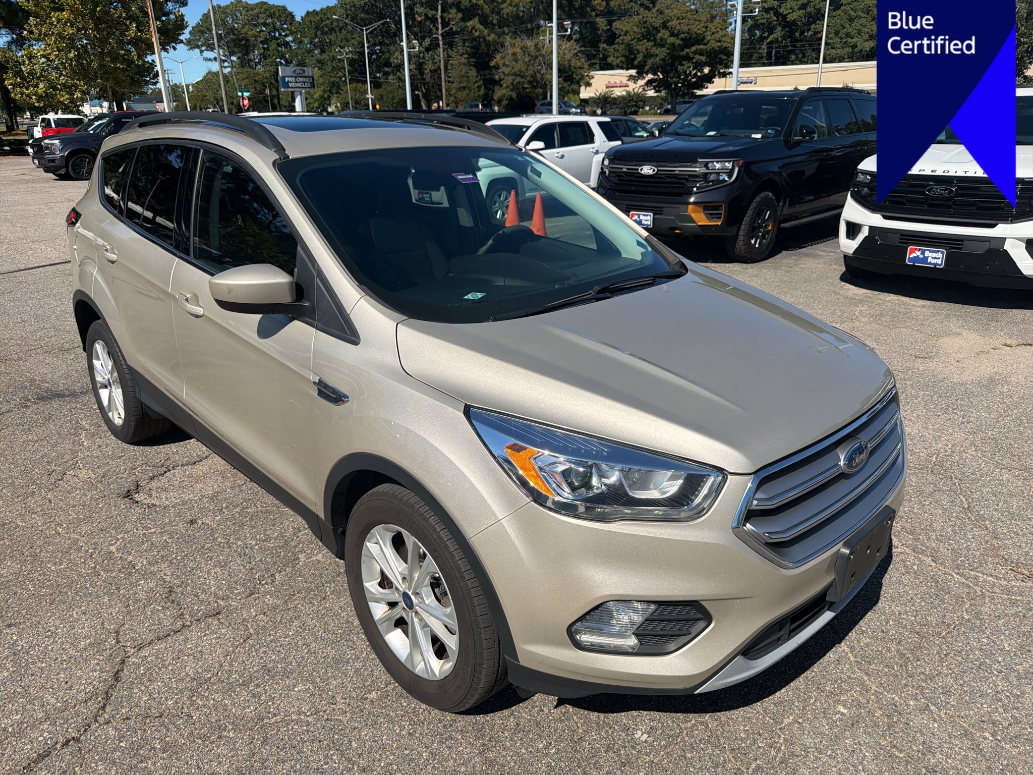 Used 2017 Ford Escape SE w/ Equipment Group 201A AWD/4WD image 3