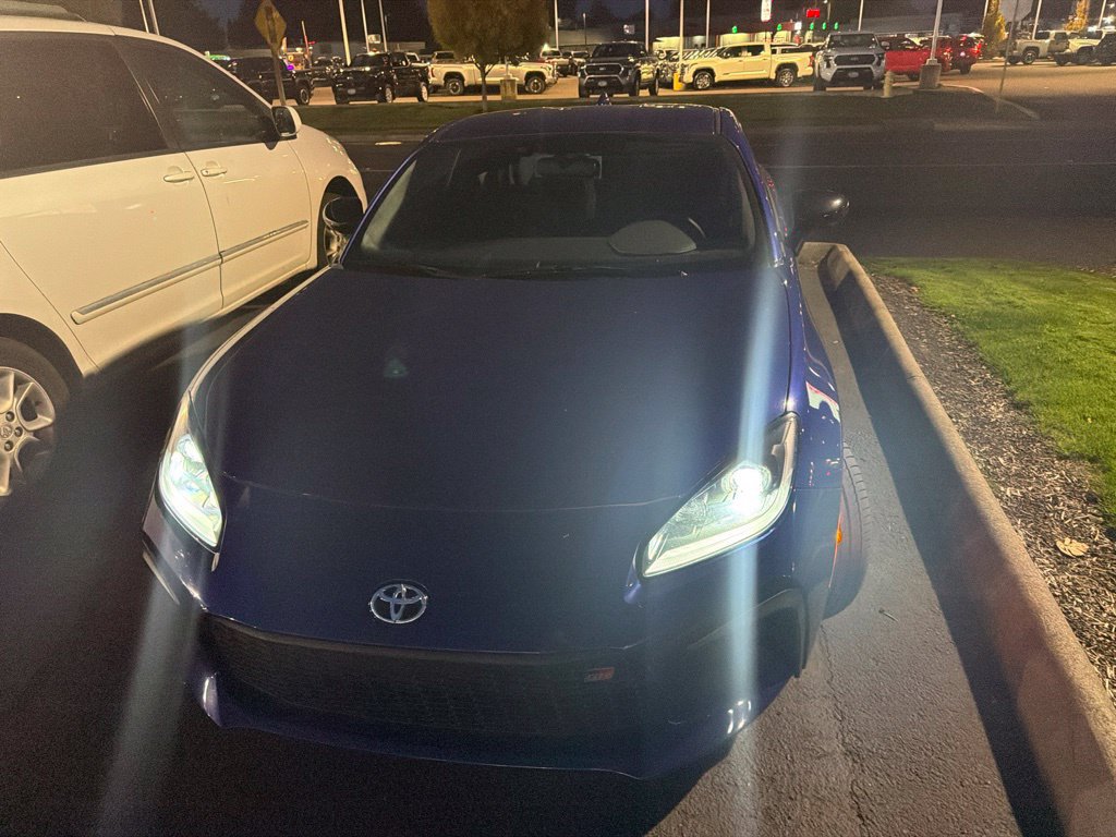 Used 2022 Toyota GR86 RWD image 8