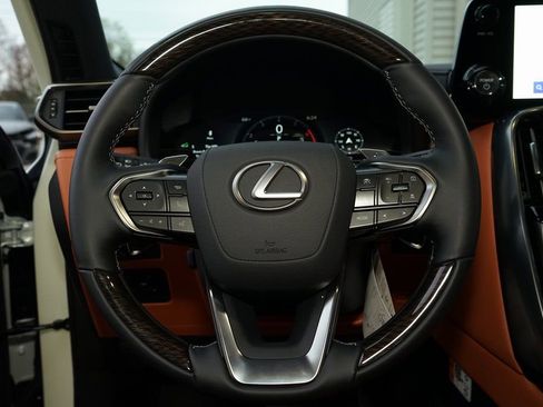 Used 2026 Lexus LX 700h Ultra Luxury image 12