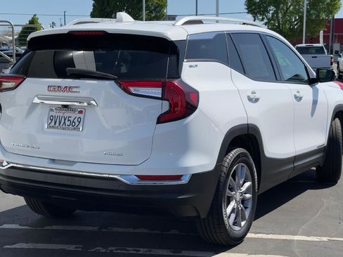 Used 2024 GMC Terrain SLT AWD/4WD image 3