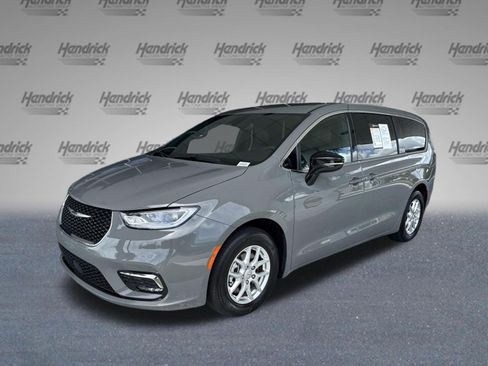 Used 2025 Chrysler Pacifica Select FWD image 29