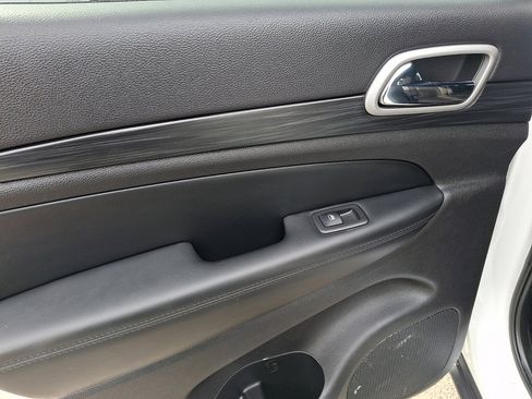 Used 2021 Jeep Grand Cherokee Laredo image 19