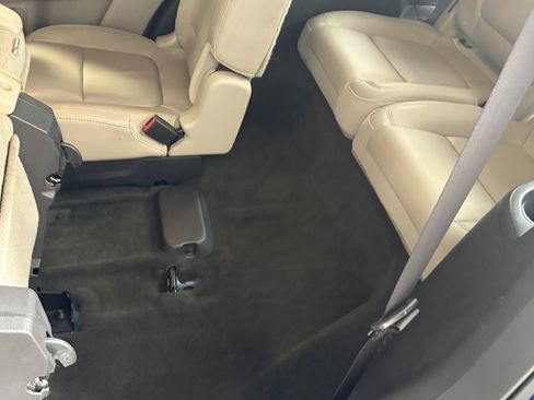 Used 2013 Ford Explorer XLT AWD/4WD image 25