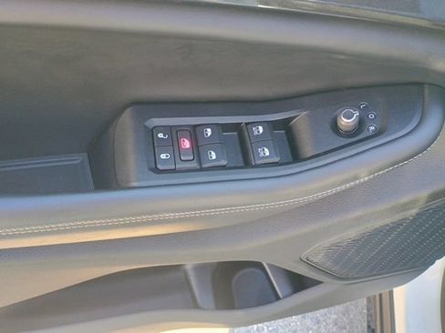 Used 2023 Jeep Grand Cherokee L Laredo AWD/4WD image 23