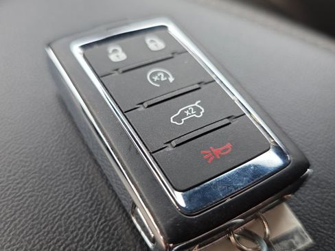 Used 2024 Jeep Grand Cherokee L Limited w/ Black Appearance Package image 31