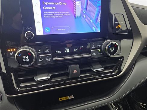 Used 2023 Toyota Highlander XLE image 24