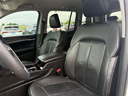 Used 2023 Jeep Grand Cherokee Limited w/ Luxury Tech Group II AWD/4WD image 11