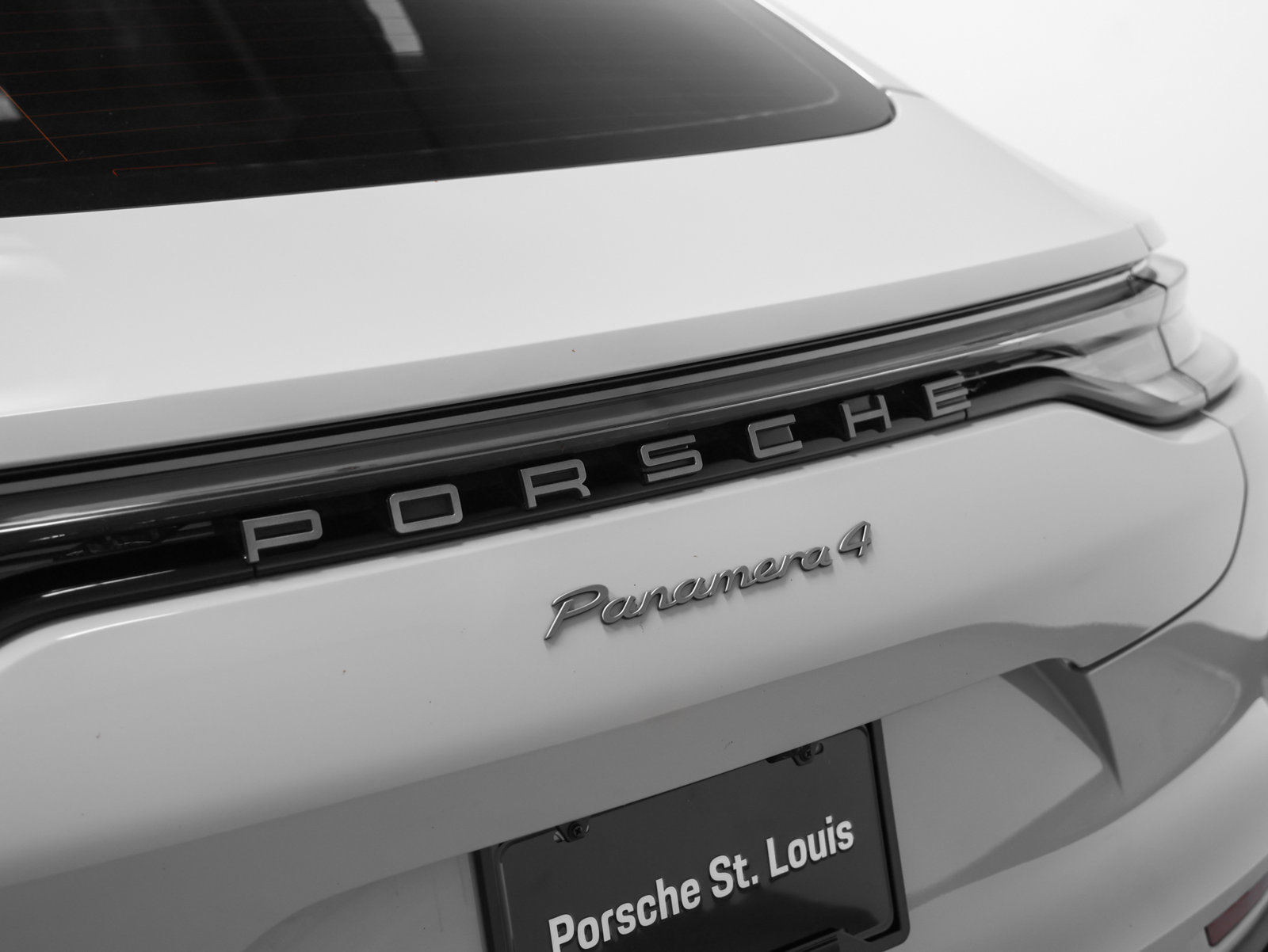 Certified 2023 Porsche Panamera 4 Platinum Edition AWD/4WD image 18