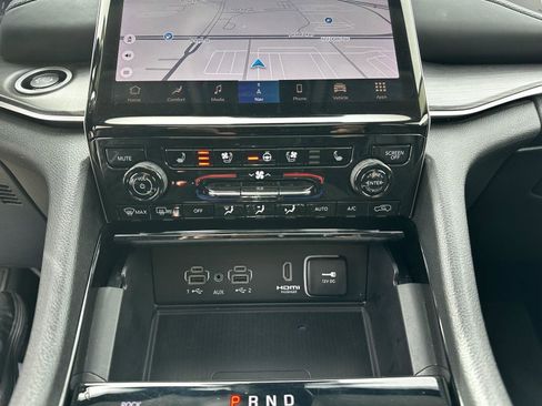 Used 2022 Jeep Grand Cherokee Limited 4xe w/ Luxury Tech Group II AWD/4WD image 17