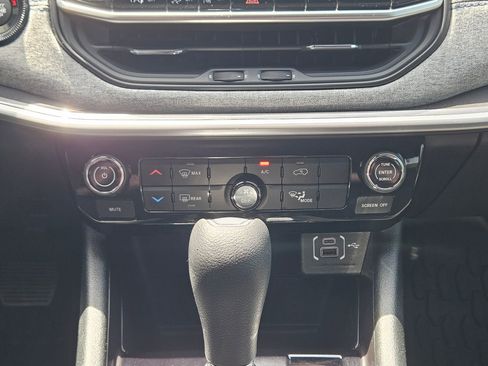 Used 2025 Jeep Compass Sport AWD/4WD image 14