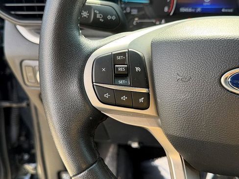 Used 2023 Ford Explorer XLT image 23