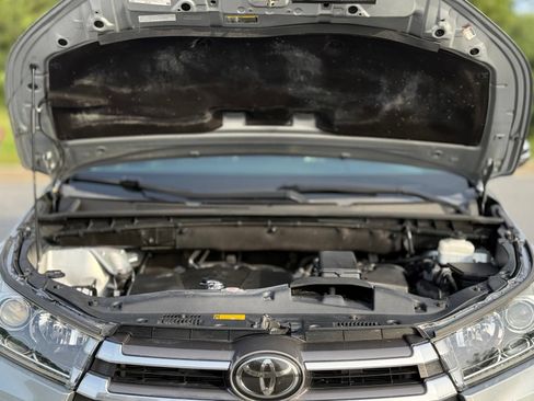 Used 2018 Toyota Highlander XLE AWD/4WD image 50