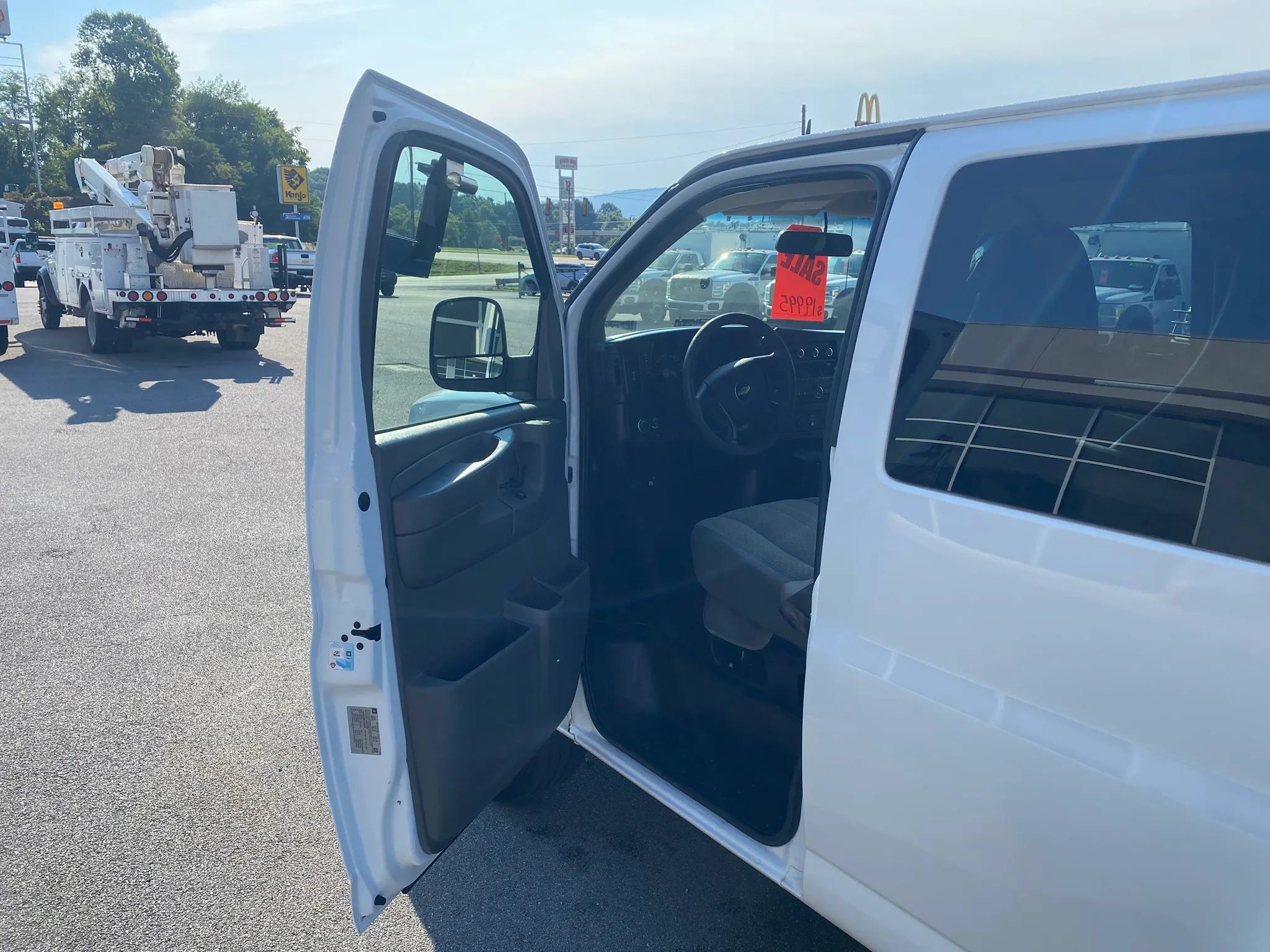 Used 2015 Chevrolet Express 3500 LT w/ LT Preferred Equipment Group RWD image 7